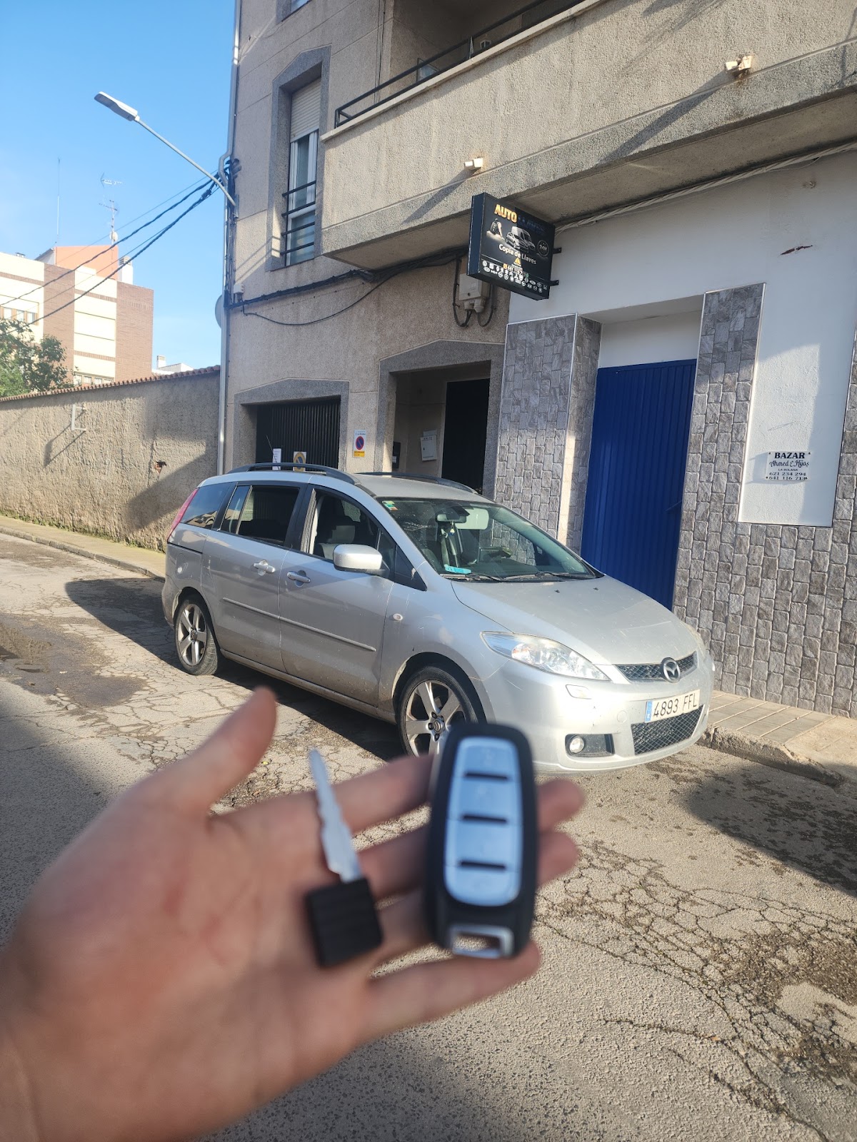 Fachada del taller de Copia de llaves en La Solana